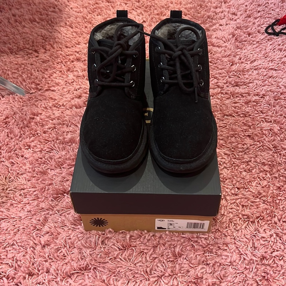Ugg neumel boots black